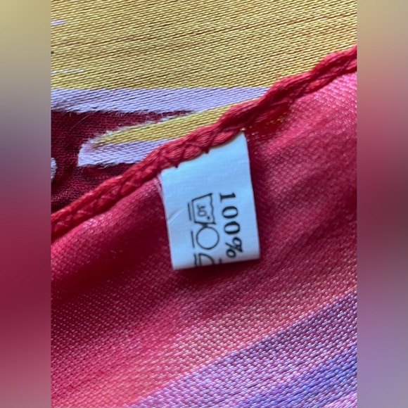 Geometric pattern silk scarf - Picture 8 of 9